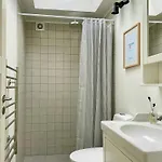 Idyllic Forest House Near And Harbour بيت للعطل *