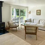Idyllic Forest House Near And Harbour *