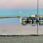 Idyllic Forest House Near And Harbour بيت للعطل