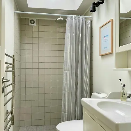 Idyllic Forest House Near And Harbour 度假居