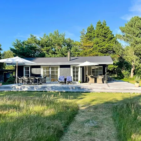 Idyllic Forest House Near And Harbour