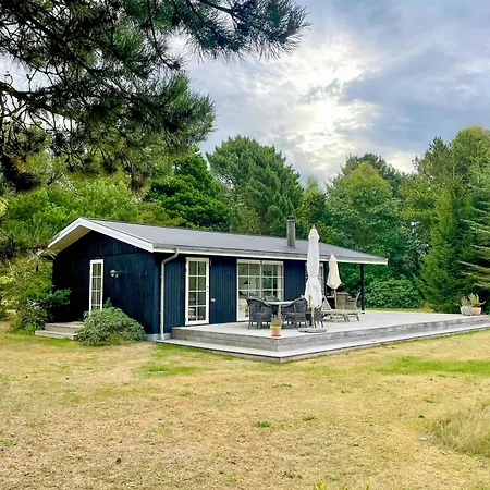 Idyllic Forest House Near And Harbour Rørvig